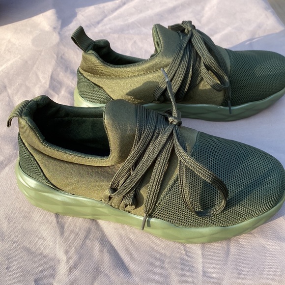 Sneakers - Picture 2 of 3